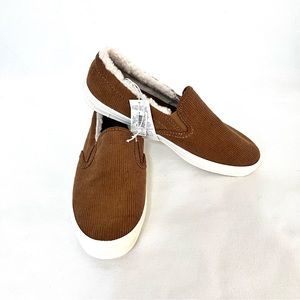 Old Navy Corduroy Sherpa Lined Slip-On Sneakers Size 6 NWT